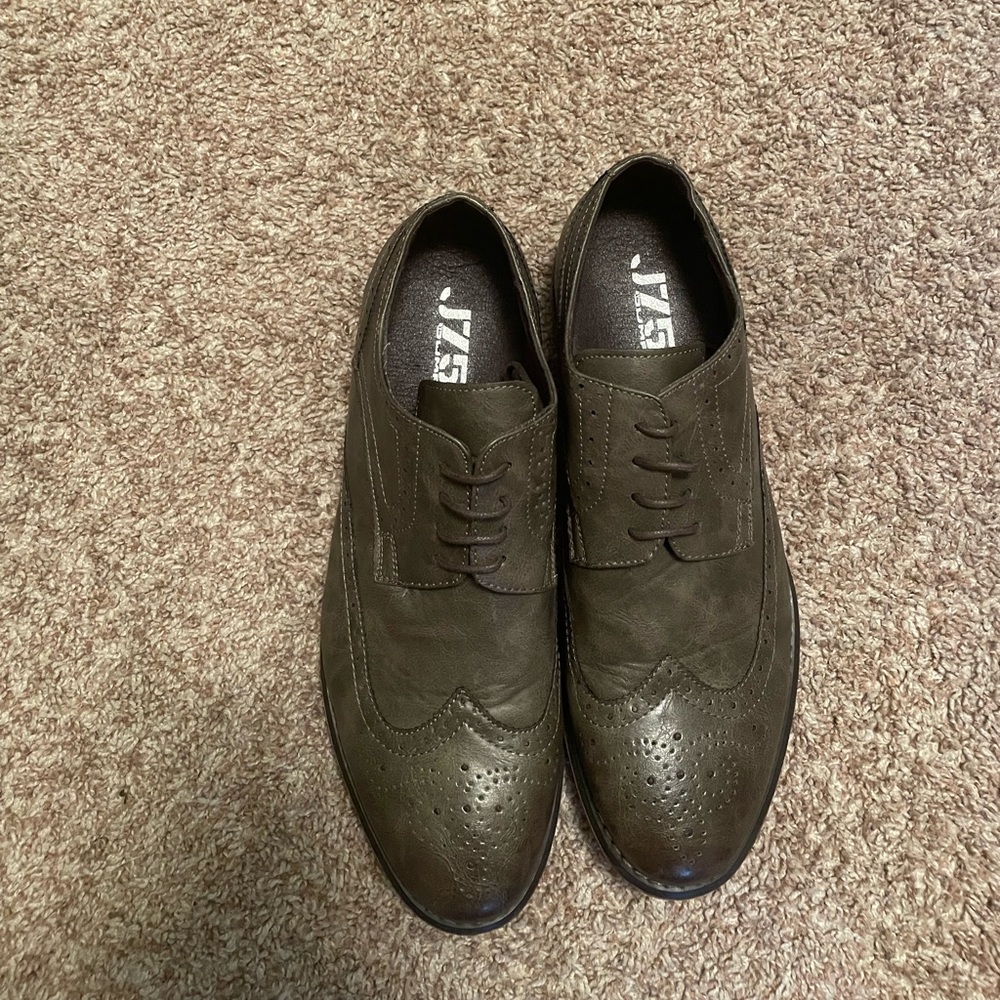 Men’s dress shoes size 11.5